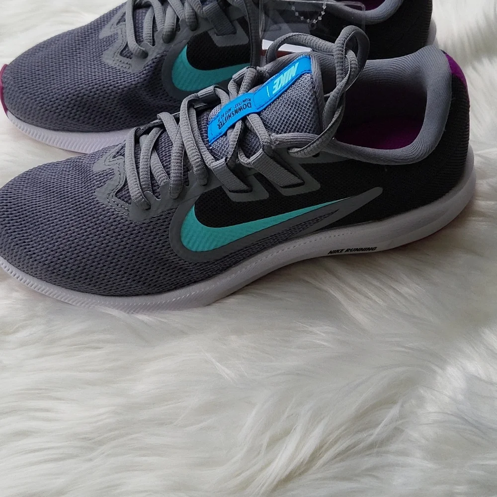 Nike - Picture 2 of 3